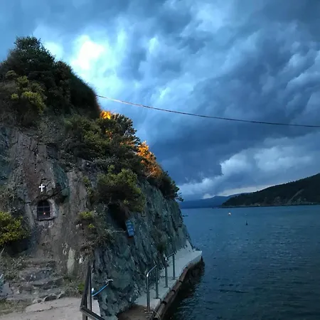 Modern House In Stratoni