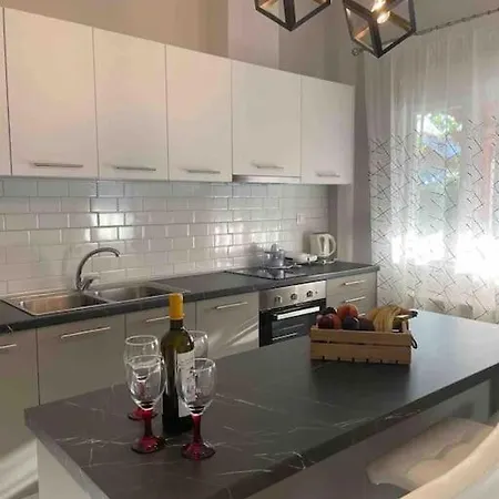 Modern House In Sztratóni