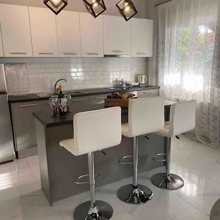 Modern House In 스트라토니온