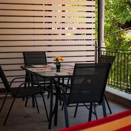 Modern House In Hébergement de vacances