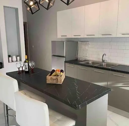 Modern House In Σπίτι διακοπών *